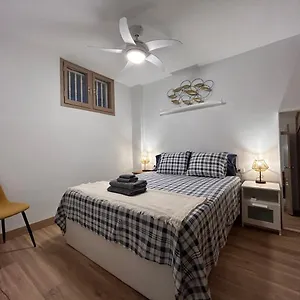 Center - Close To The ! Apartment